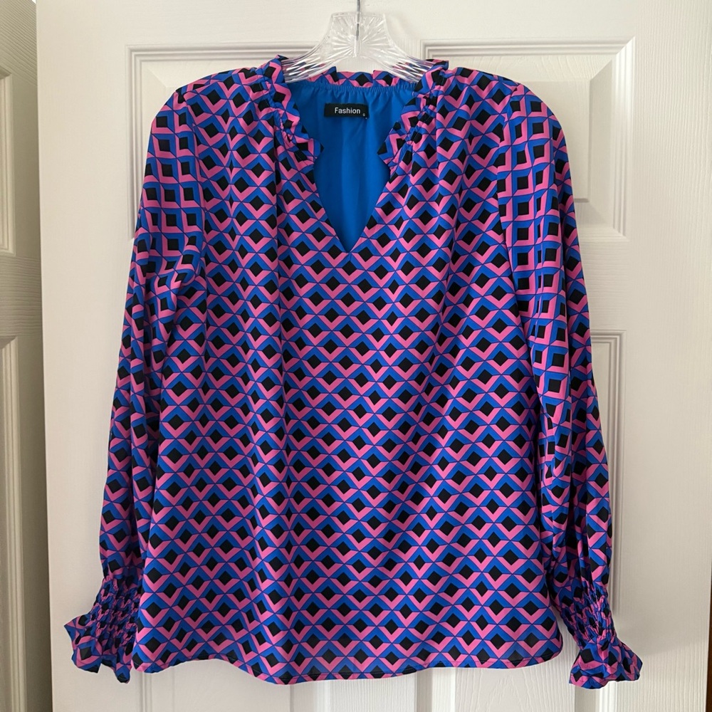 Geometric Patterned Blouse - Picture 2 of 9